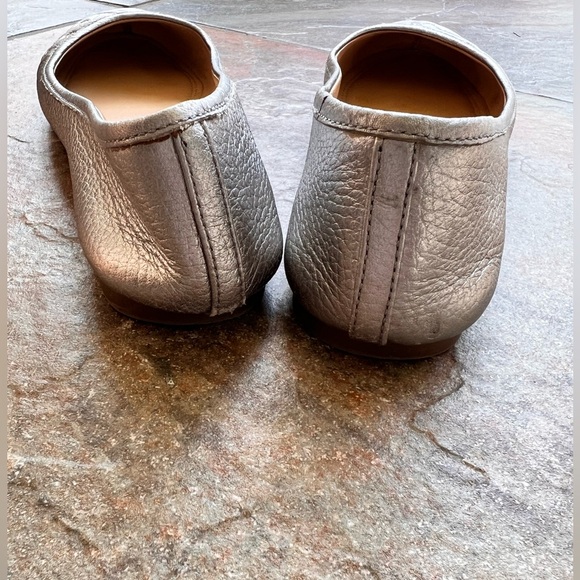 Tory Burch Silver/Pewter Ruby Ballet Flats Logo Pebbled Leather Size 8 - Picture 4 of 6